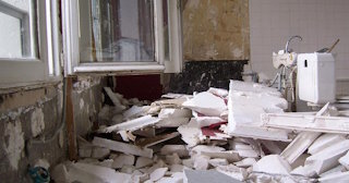 Демонтаж хрущевки в Бугуруслане - удаление старых полов и стен по выгодной цене от 1756 рублей.